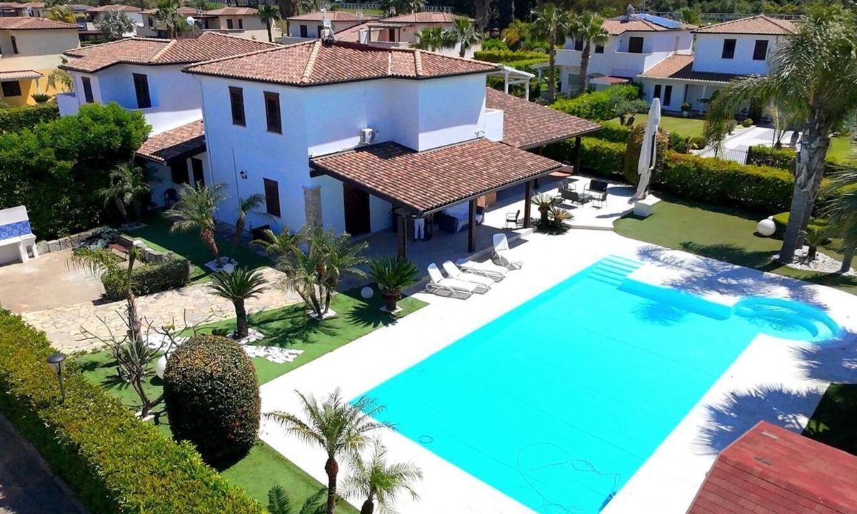Contrada Pistavecchia 2 Villa | VILLA OXIDIANA with Private Pool and Garden