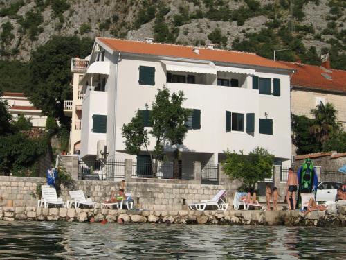 Dobrota Apartment | Villa Iva