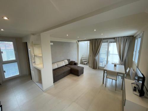 Roquebrune-Cap-Martin Apartment | Villa Jacaranda