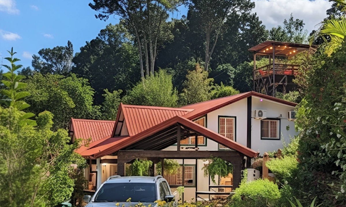 Constanza Cabin | ​Villa Janet: Un Hogar Familiar Único y Acogedor.