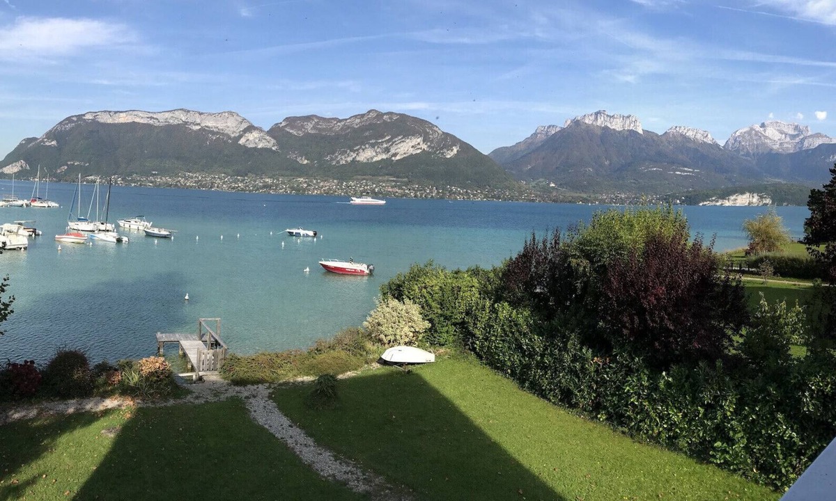 Cessenaz House | VILLA JEANNOT PIEDS DANS L'EAU mini 2 nuits