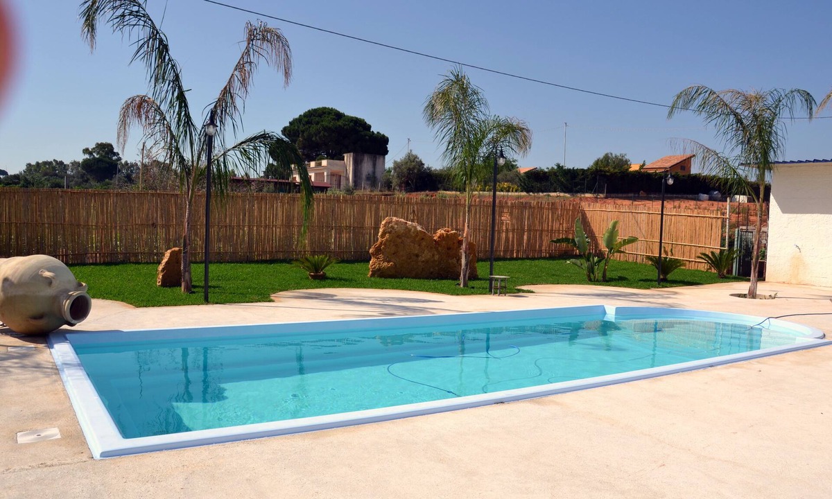 Partinico Villa | Villa Katiuscia with private pool, garden, near the beach, wifi free.