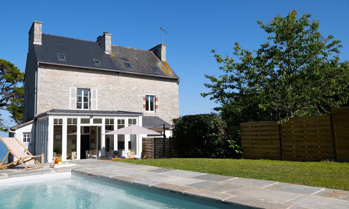 Saint-Cast-le-Guildo Villa | VILLA KER JEAN, 8 PERSONS, SEA VIEW, 5 MINUTES WALK FROM THE BEACH, SWIMMING POOL 3x6