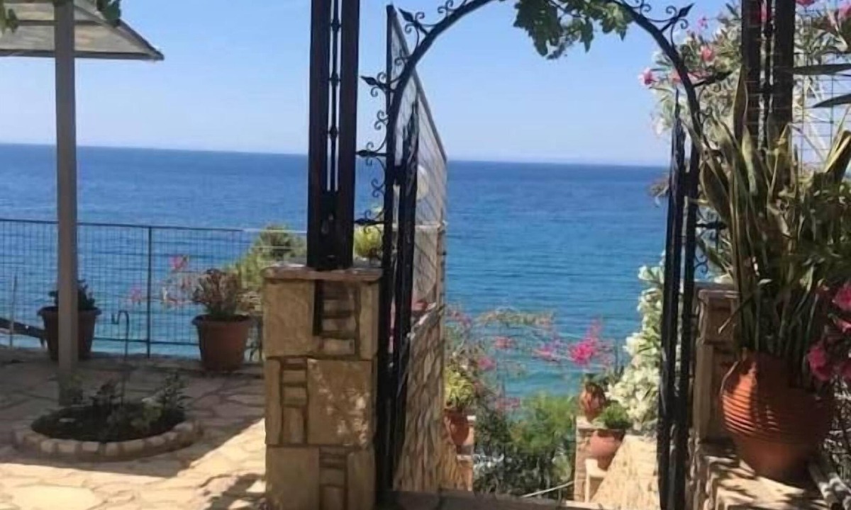 Crisostomos Hotel | Villa Koutsakis