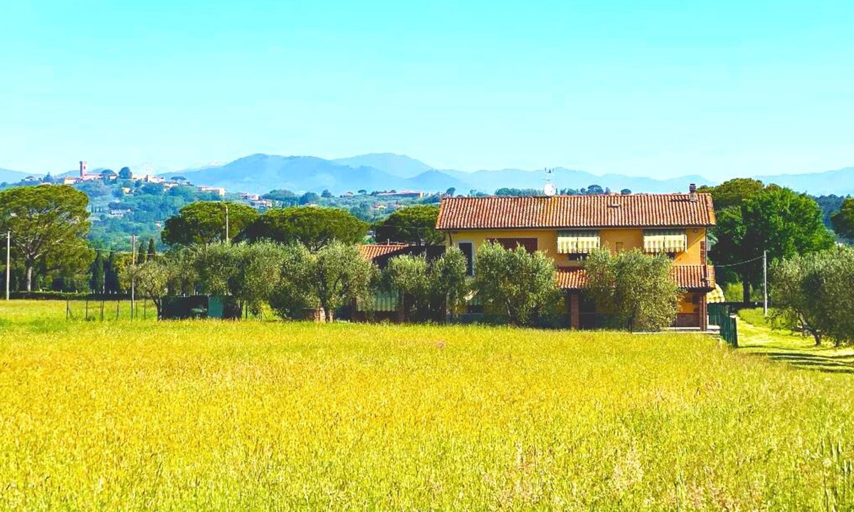 Altopascio Villa | Villa La Casa Gialla in the province of Lucca