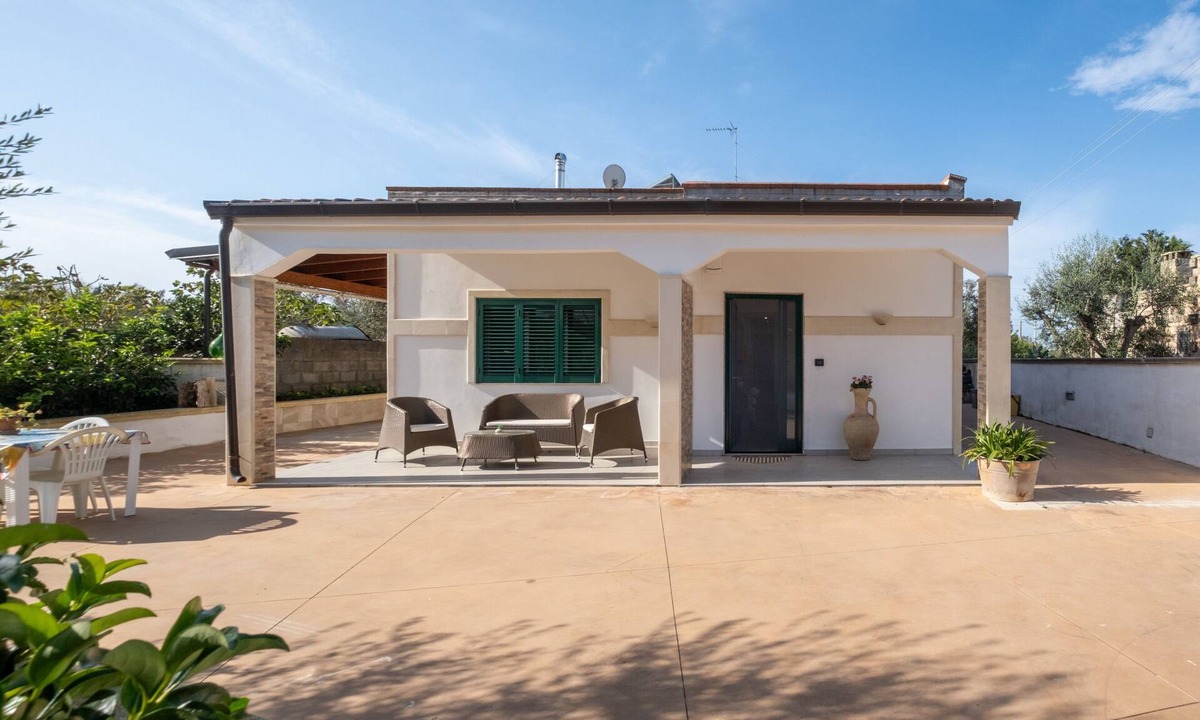 Galatone Villa | Villa 'La Collina' with Private Terrace, Wi-Fi and Air Conditioning