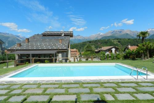 Colico Piano Villa | Villa La Corte with amazing pool and garden