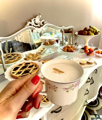 Vicopelago Bed & Breakfast | Villa La Dogana - B&B with a lovely garden - Private parking - Slow living in an old-fashioned historical home