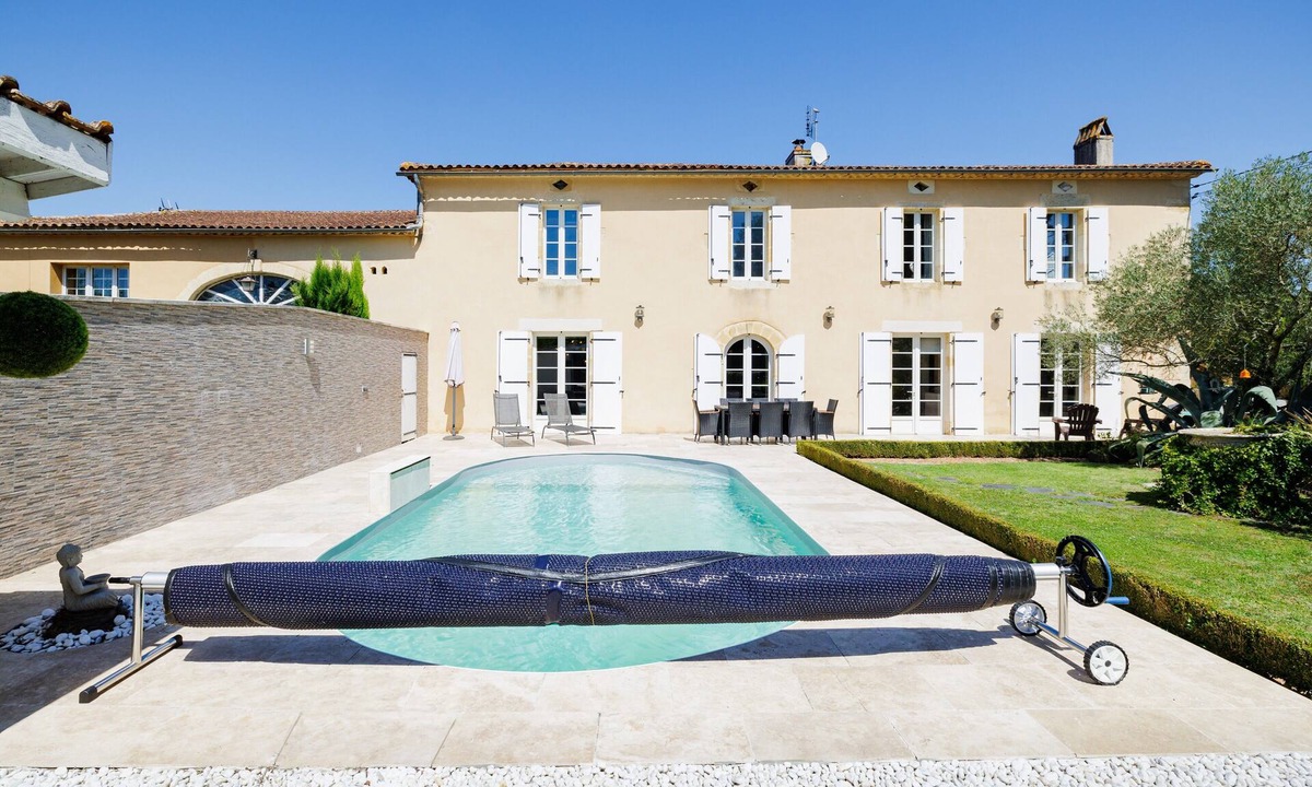 Saint-Pierre-de-Bat House | Villa 'La Maison Des Vignes' with Private Pool, Private Terrace and Wi-Fi