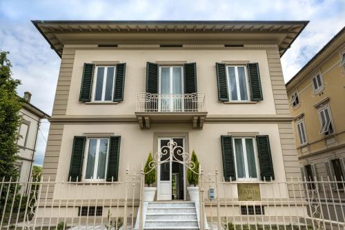 Lucca Historical Center Bed & Breakfast | Villa La Tuia B&B