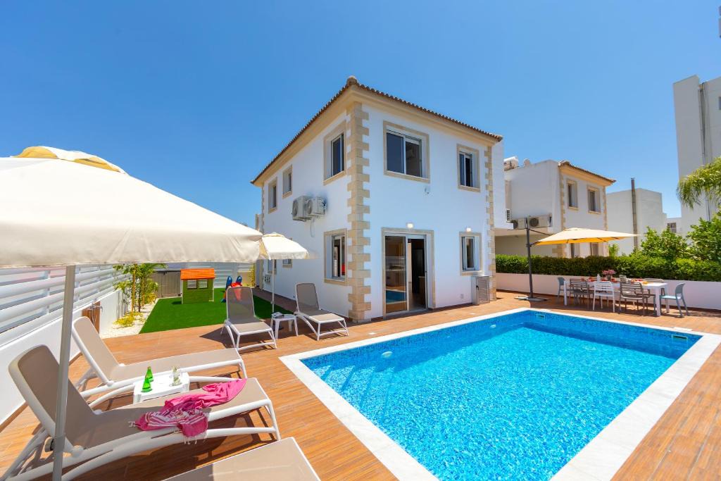 Protaras Villa | Villa Lantos Central Protaras