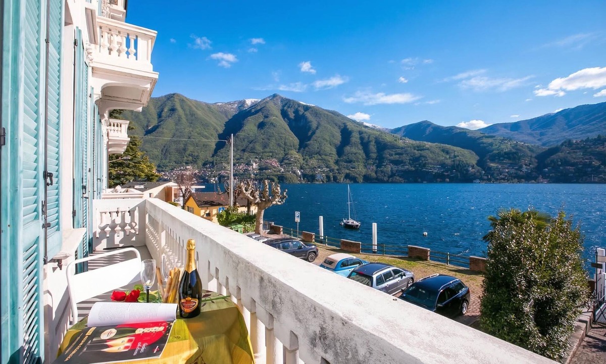 Carate Urio Villa | Villa Larius Balcone