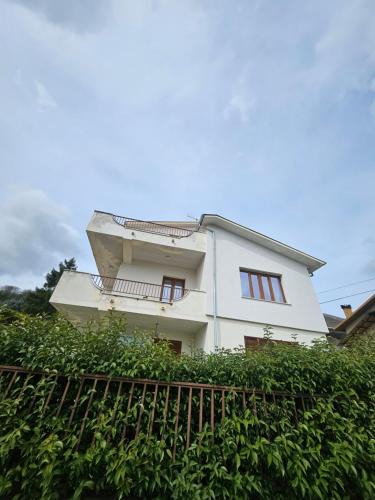 Avezzano Villa | Villa Laura