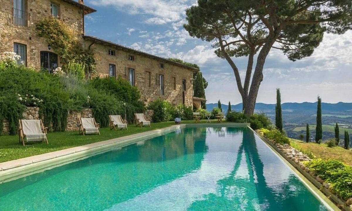 Pievasciata Villa | Villa Le Cantine di Cerreto, a magnificent villa for rent in the Sienese countryside, with an in.