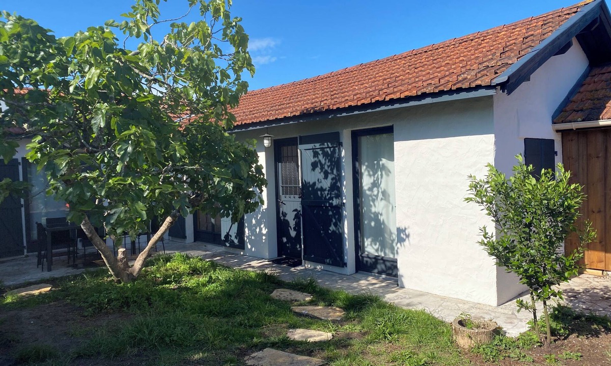 La Teste-de-Buch House | Villa Le Figuier ideally located in a peaceful, central neighborhood.