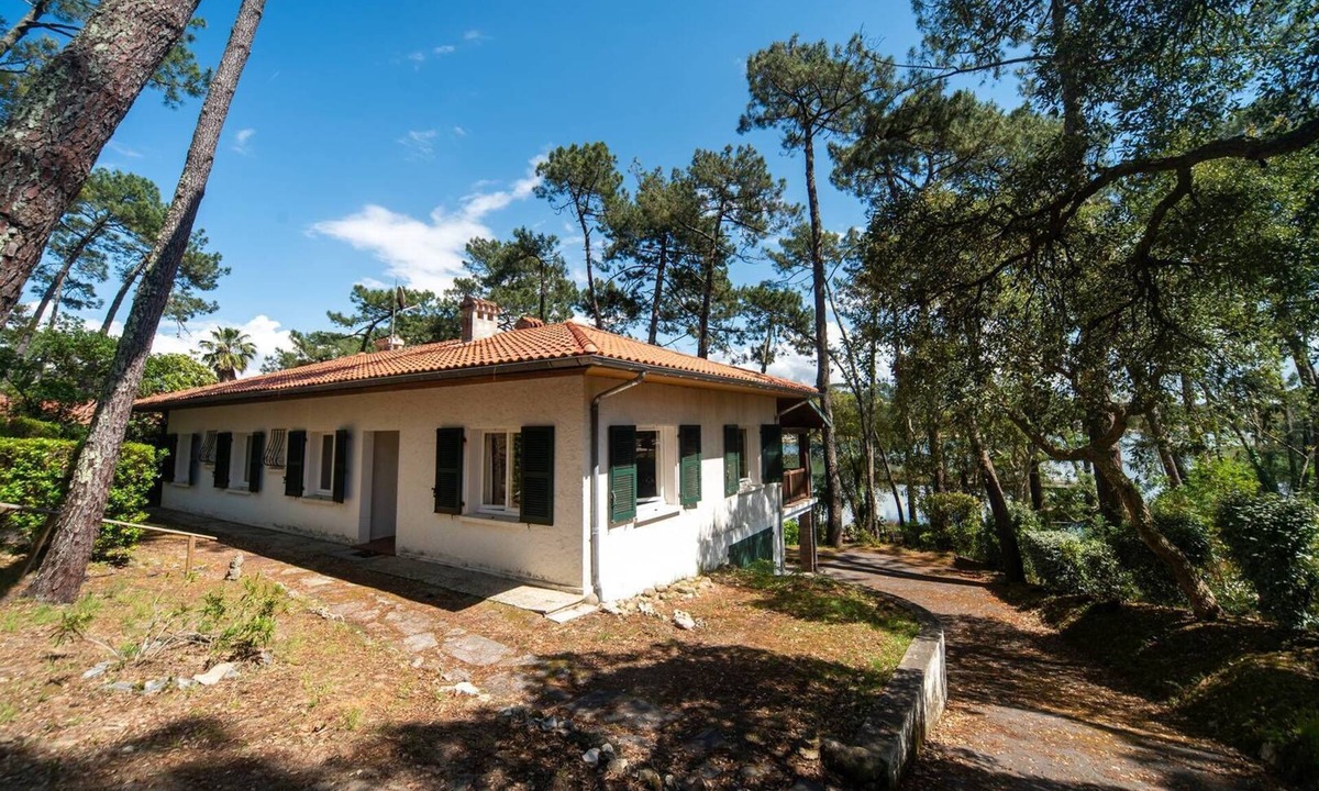 Les Estagnots House | Villa LE MENEZ for 10 persons with view on the marine lake