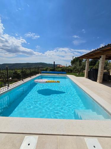 Marezige Villa | Villa Lea Marezige Heated Pool near Koper