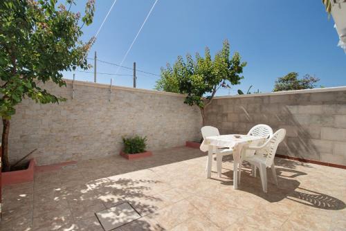 San Pietro in Bevagna Apartment | Villa Lelia