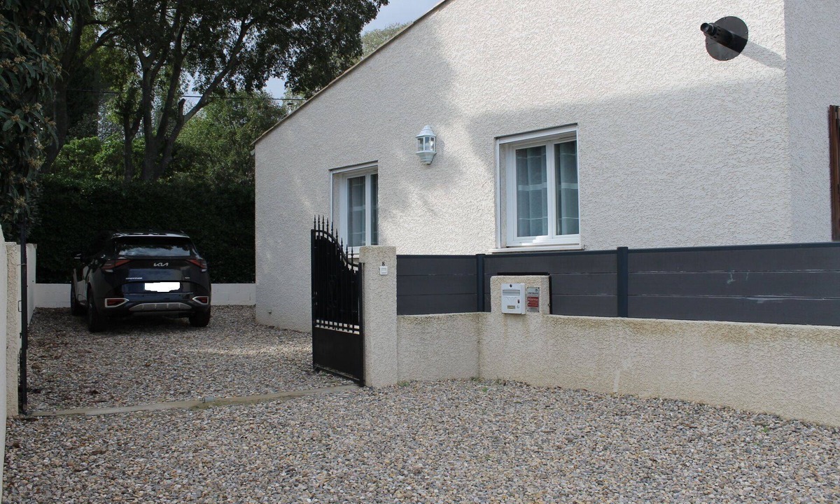 Cessenon-sur-Orb Villa | Villa Les Eucalyptus, in a quiet hamlet at the gateway to the Haut Languedoc region