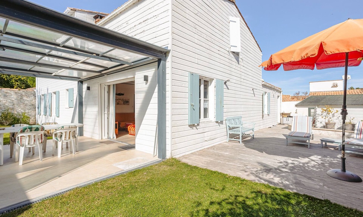 La Couarde-sur-Mer House | Villa 'Les Oyats', 100m from the Beach, Very Quiet, 5 Bedrooms, Sleeps 11