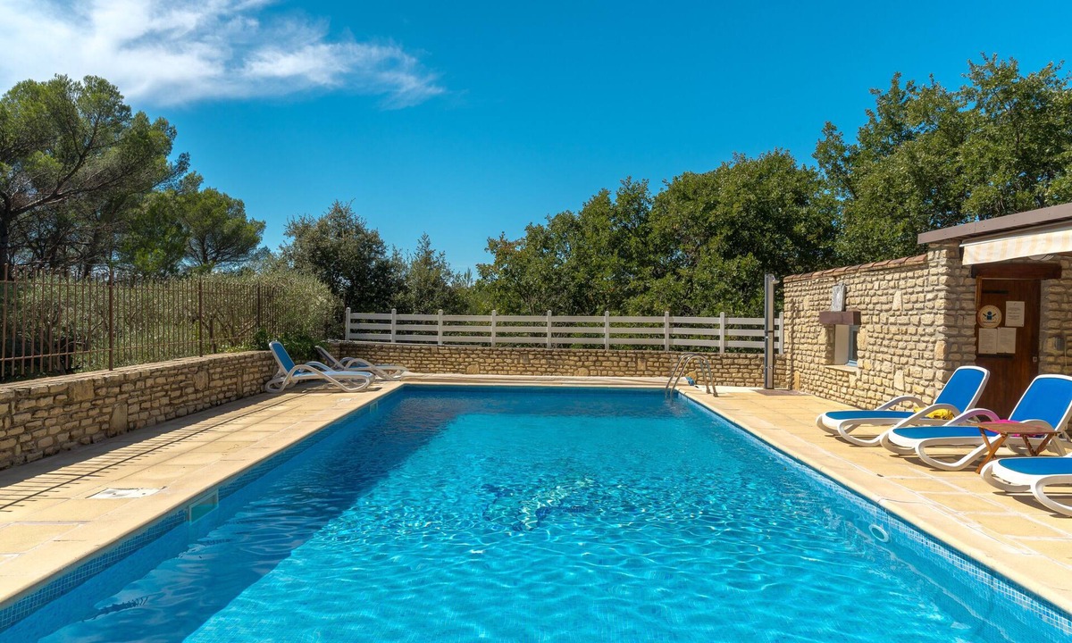 Lioux Villa | Villa "Les Vallons" with private pool, garden, and Wi-Fi