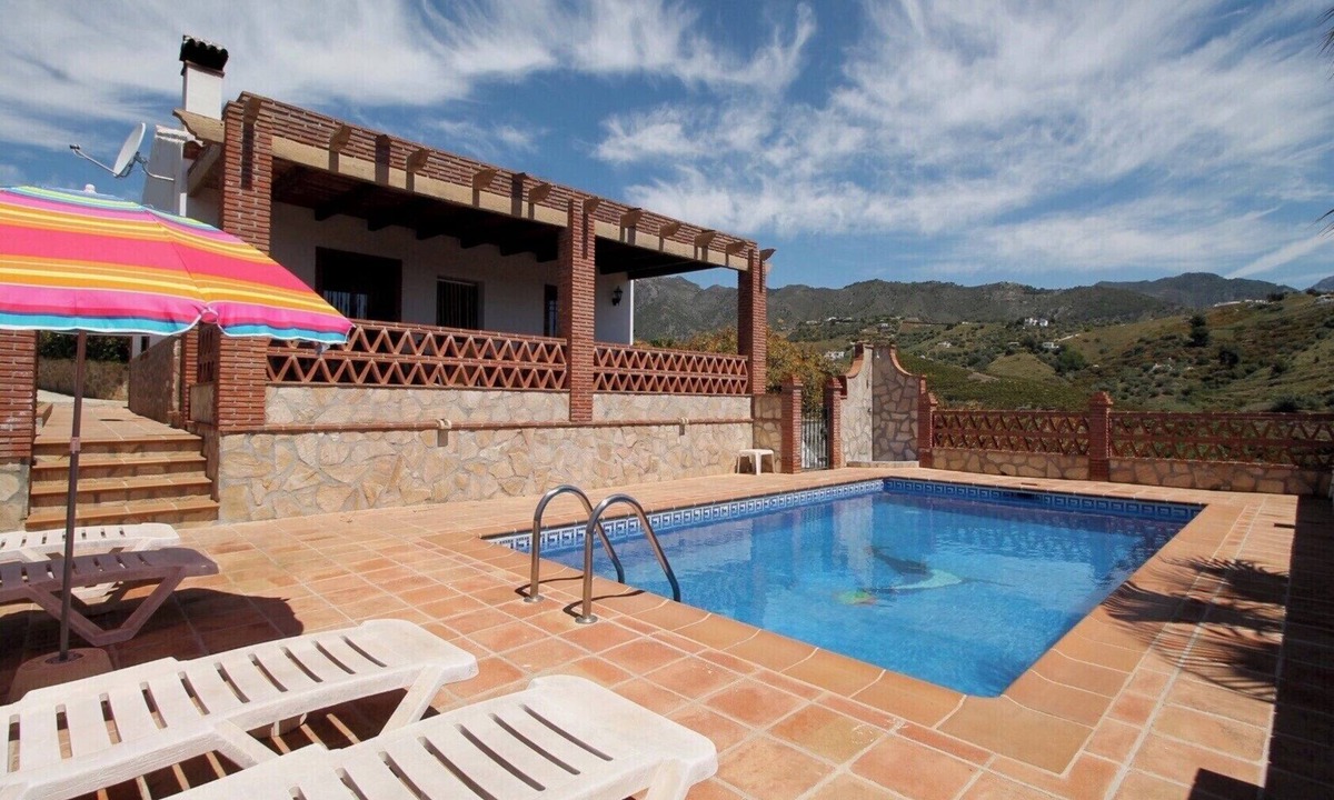 Frigiliana Villa | VILLA LOS CEREZO, A QUIET VILLA WITH PRIVATE POOL, BBQ, WIFI, PRIVATE PARKING .