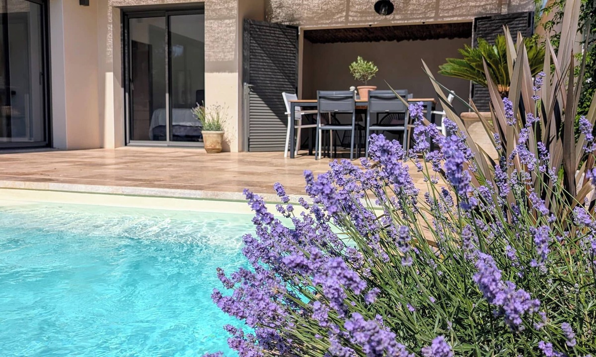 Chateauneuf-de-Gadagne Villa | Villa Lumineuse au Calme Avec Piscine, Patio. Tout Équipée pr 6pers