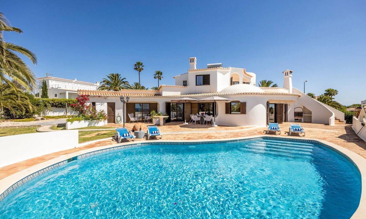 Caramujeira Villa | Villa Lua - Three Bedroom Villa, Sleeps 6