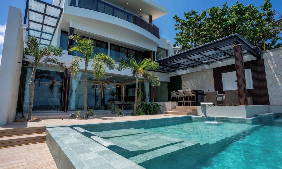 Puerto Juarez Villa | Villa Magdalena - 7BR - Oceanfront w/Heated Pool