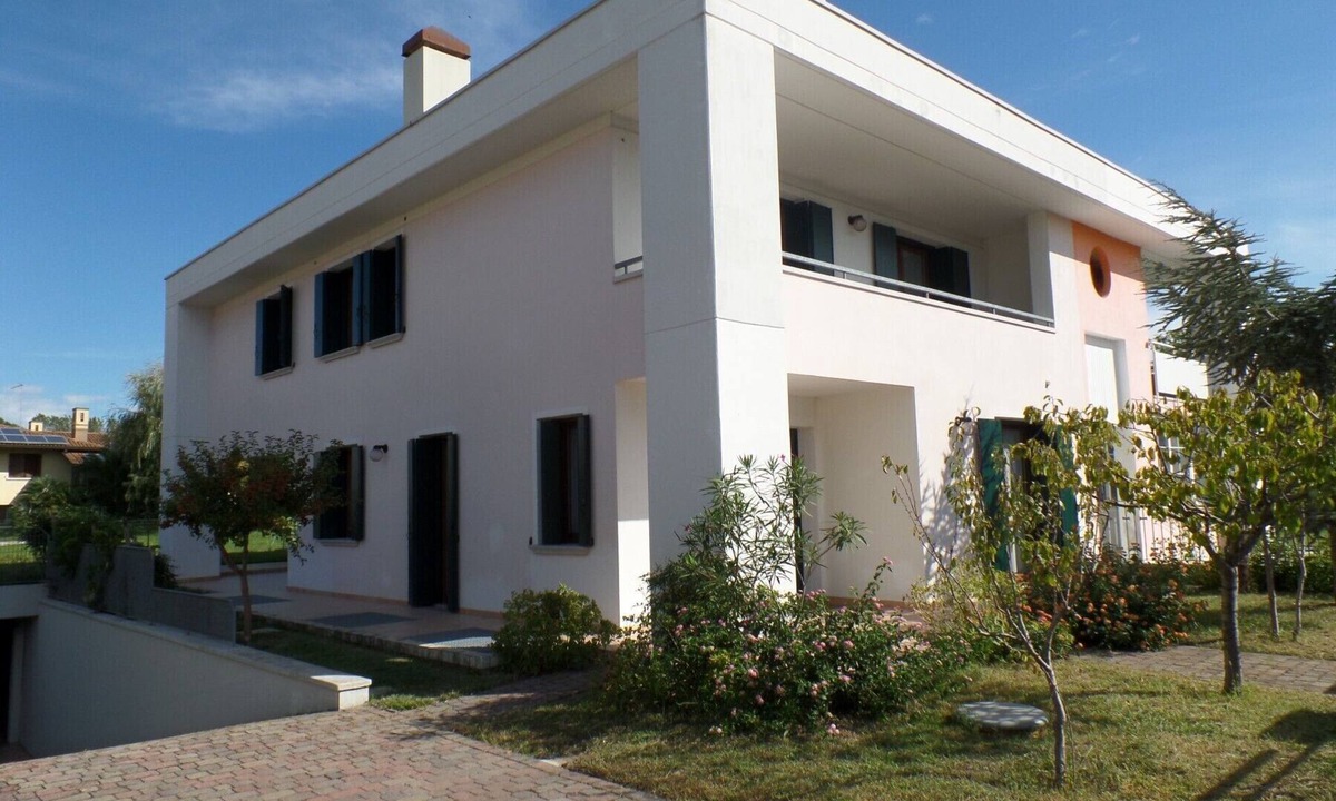 Bibione Villa | VILLA MARILENA - WITH 3 DOUBLE BEDROOMS AND 3 BATHROOMS