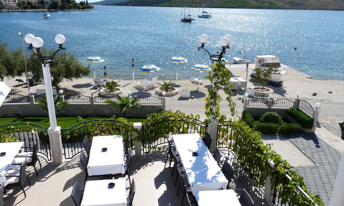 Seget Vranjica Hotel | Villa Mediterana
