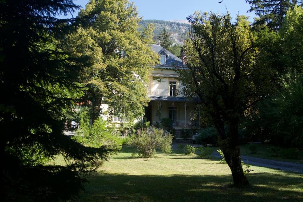 Barcelonnette Apartment | Villa Mexicaine "Le Châtelet"