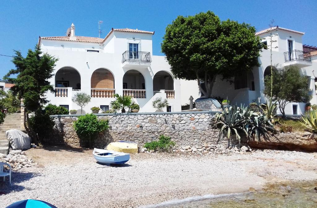 Spetses Villa | Villa Mia