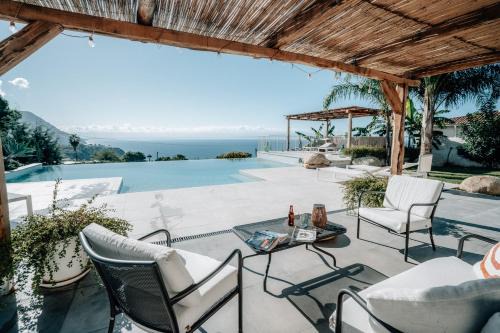 Ricadi Villa | Villa Michaela con piscina privata e vista mare