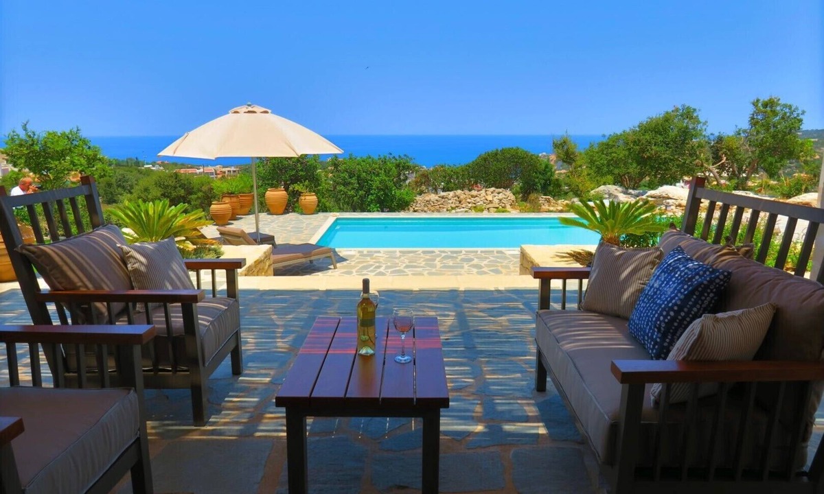 Gerani Villa | Villa Minea, 4 bedroom villa, large heated pool, walking distance to the village