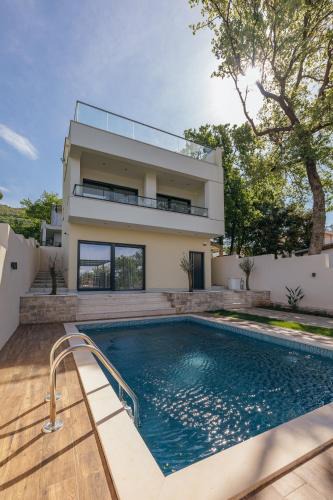 Sutomore Villa | Villa MIO