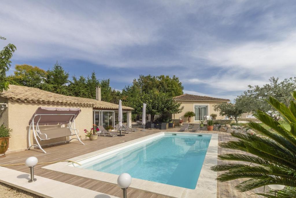 Noves Villa | Villa Mireillo