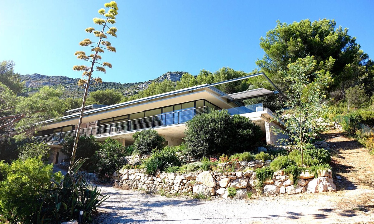 Beausoleil Villa | VILLA MITOYENNE DYONIS VI4231 By Riviera Holiday H