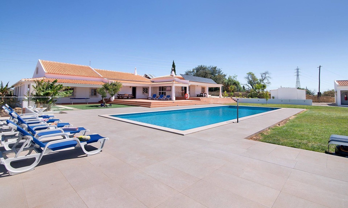 Albufeira House | Villa 'Monte Do Pataco' with Private Pool, Private Terrace and Wi-Fi