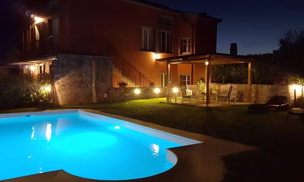 Montefegatesi House | Villa 'Monticello' with its own pool