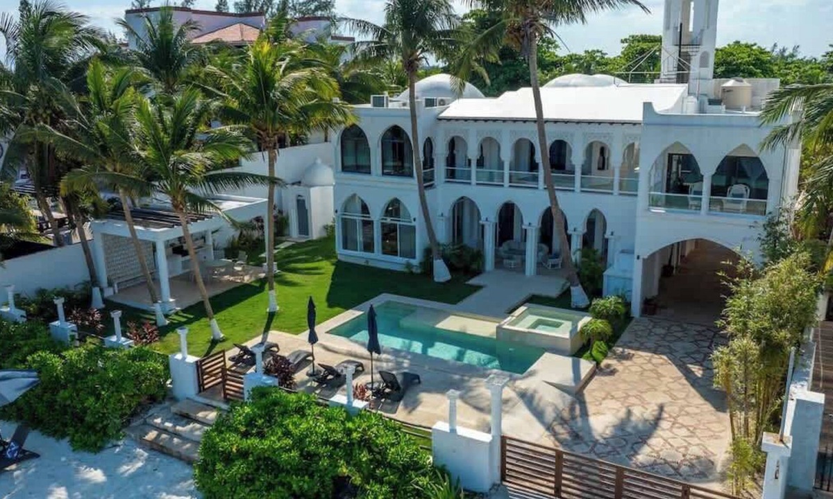 Zona Hotelera House | Villa Moriska | 5BR | Unique Beachfront Escape