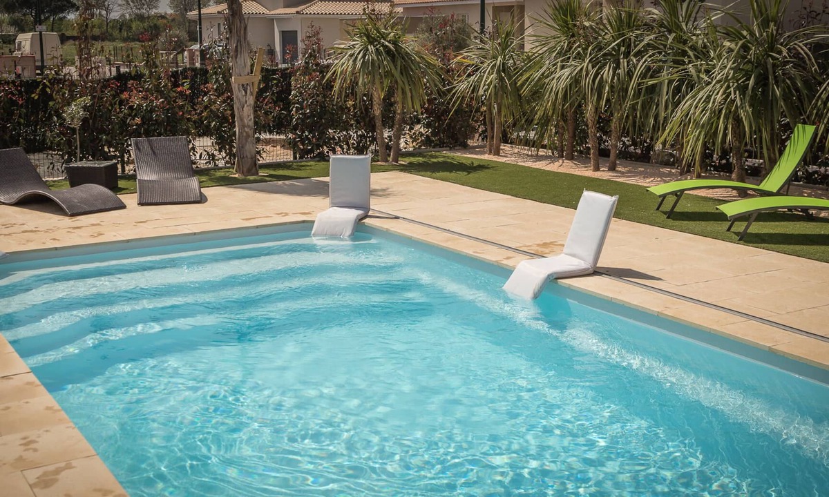 Bompas Villa | Villa Néfliers, with private pool and garden. 10 min. from the seafront