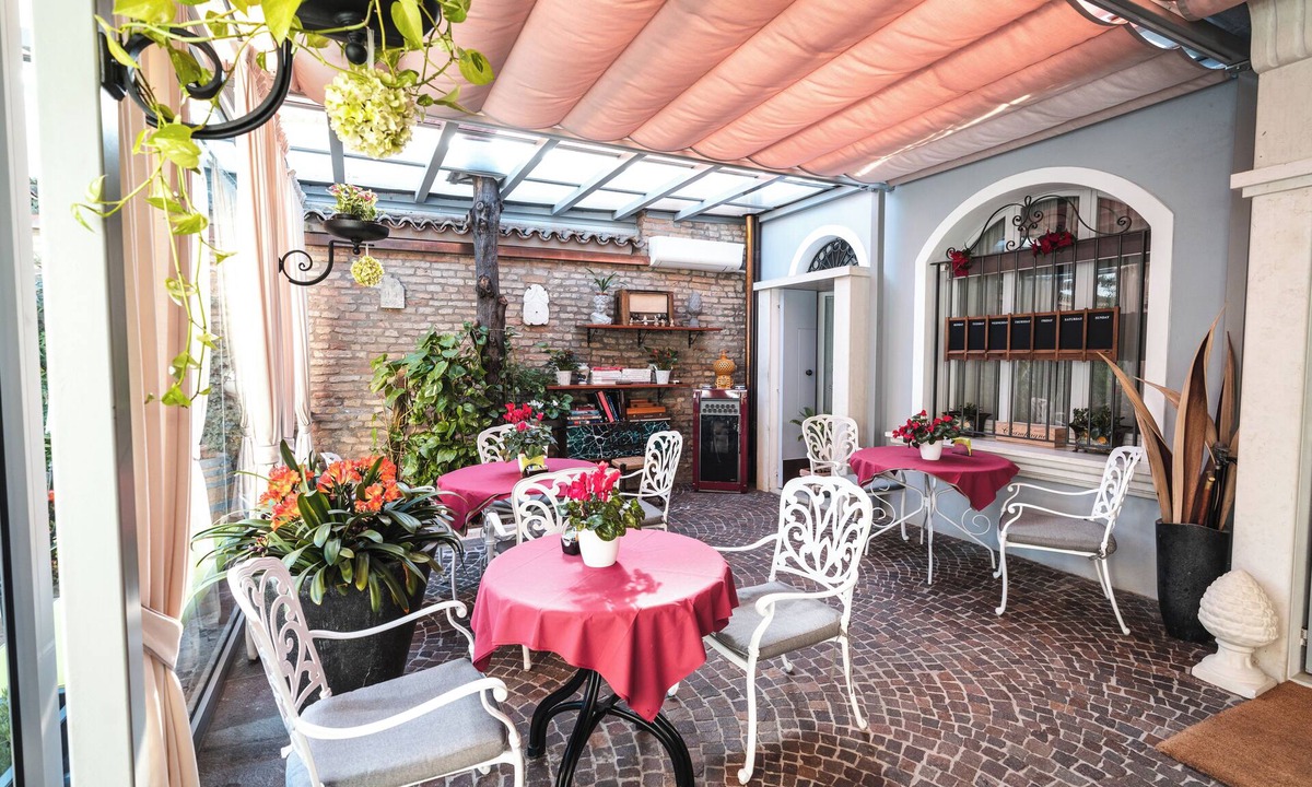 Ravenna House | Villa Noctis