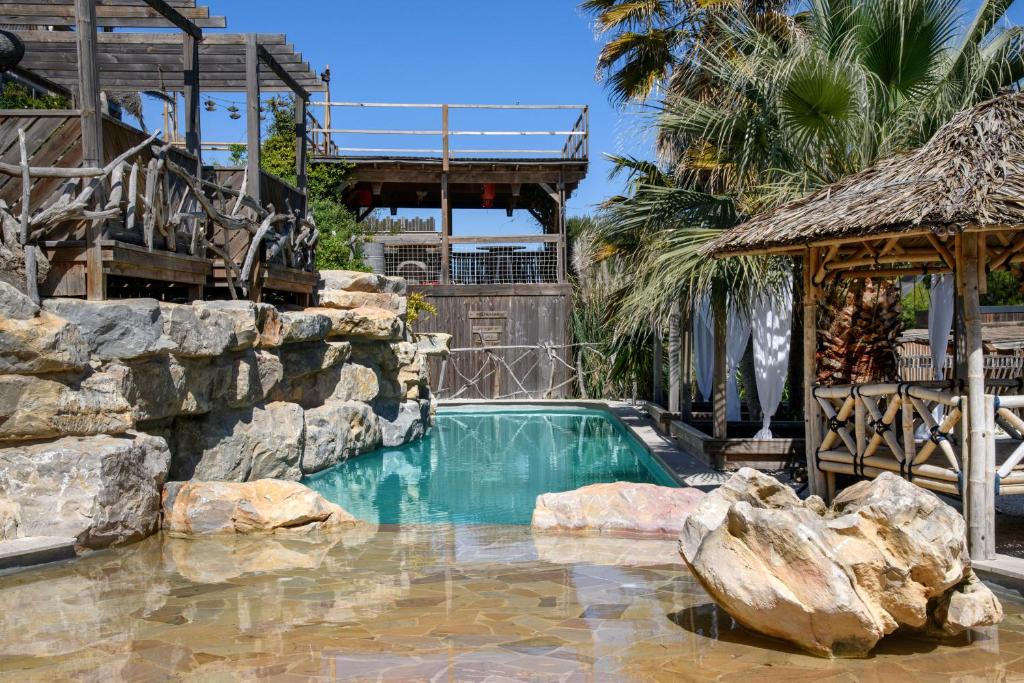 Calvisson Hotel | Villa Occitana