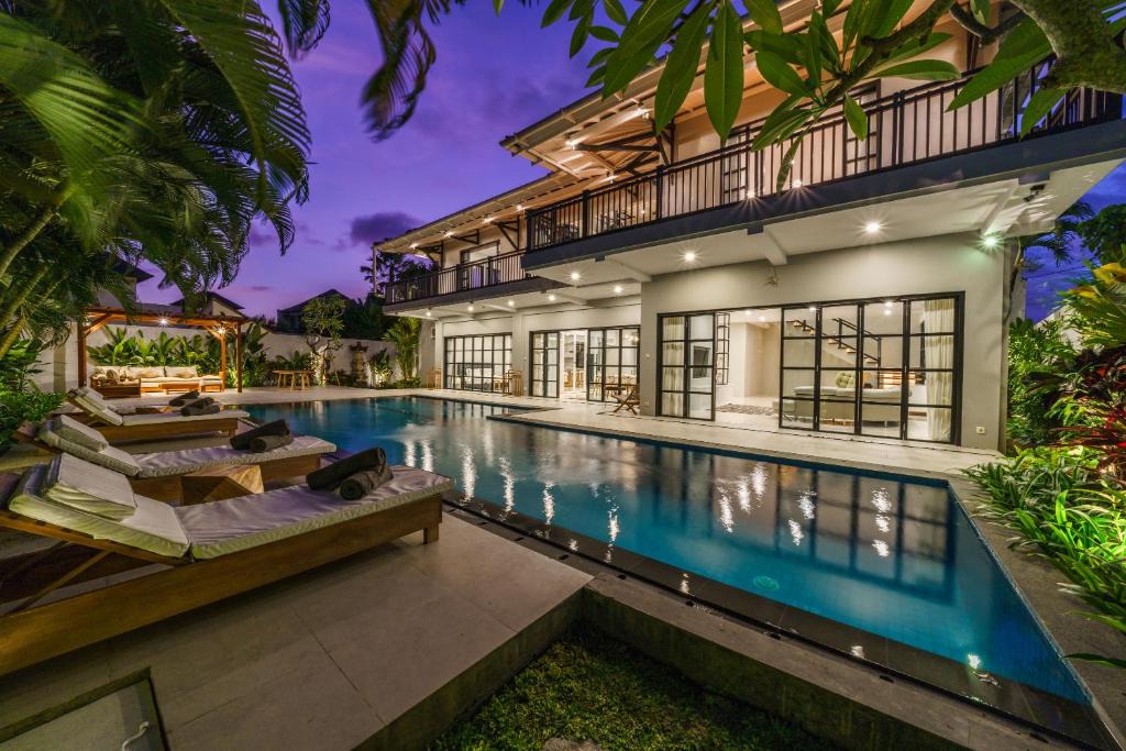 Tibubeneng Villa | Villa Okenada - Modern 5-bedroom pool villa in Berawa!