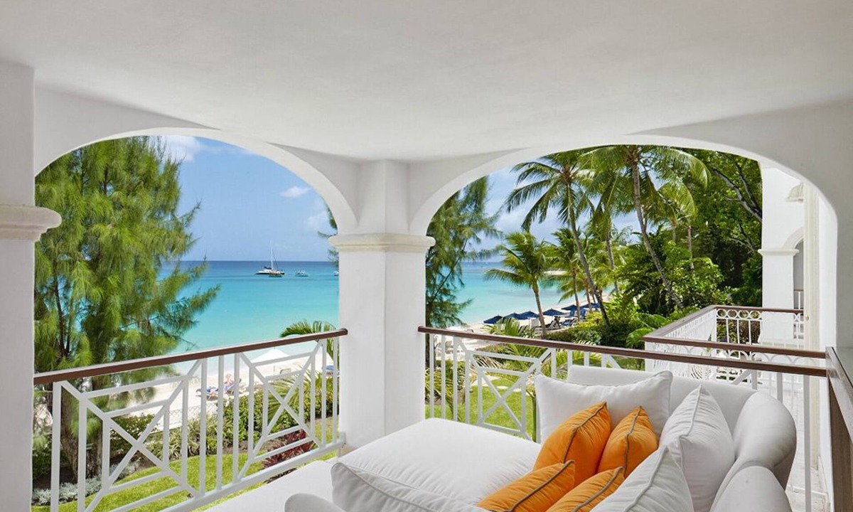Old Trees Bay Apartment | Villa Old Trees 6 – Firefly – Oceanfront Penthouse Living on Paynes Bay, Barbados
