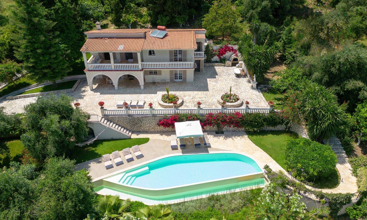 Benitses Villa | Villa Olea -private infinity pool, stunning sea views, fast internet, sleeps 10+