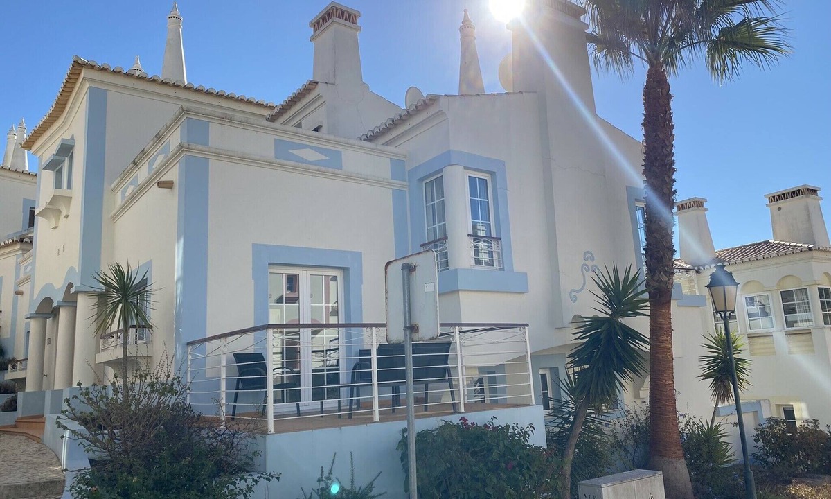 Budens House | VILLA on a golf course close to the beach, swimming pool 50 metres away, WIFI fibre.