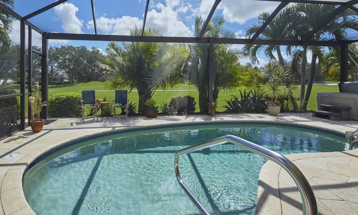 Falcons Glen House | Villa on Golf Course with Heated Saltwater Pool