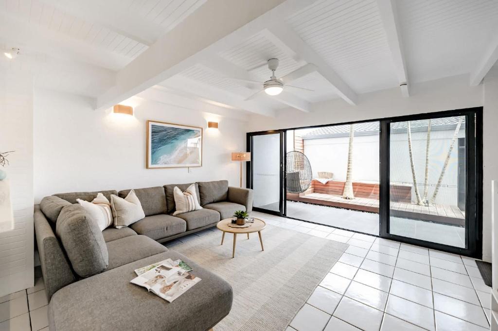 Noosa Heads House | 'Villa One' Walk to Noosa Beach & Hastings Street